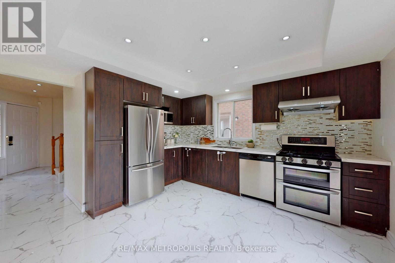 Upper - 42 Grantown Avenue, Toronto, Ontario  M1C 3R9 - Photo 9 - E12264521