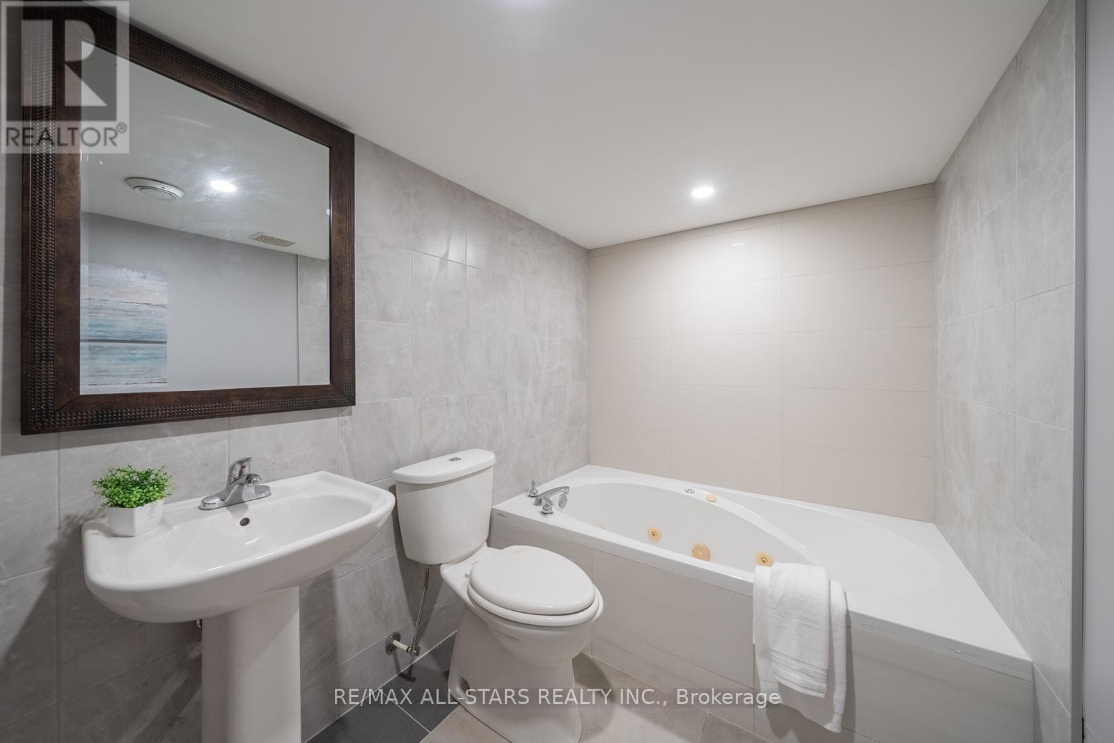 3 Marilyn Avenue, Whitchurch-Stouffville, Ontario  L4A 2C8 - Photo 46 - N12264302