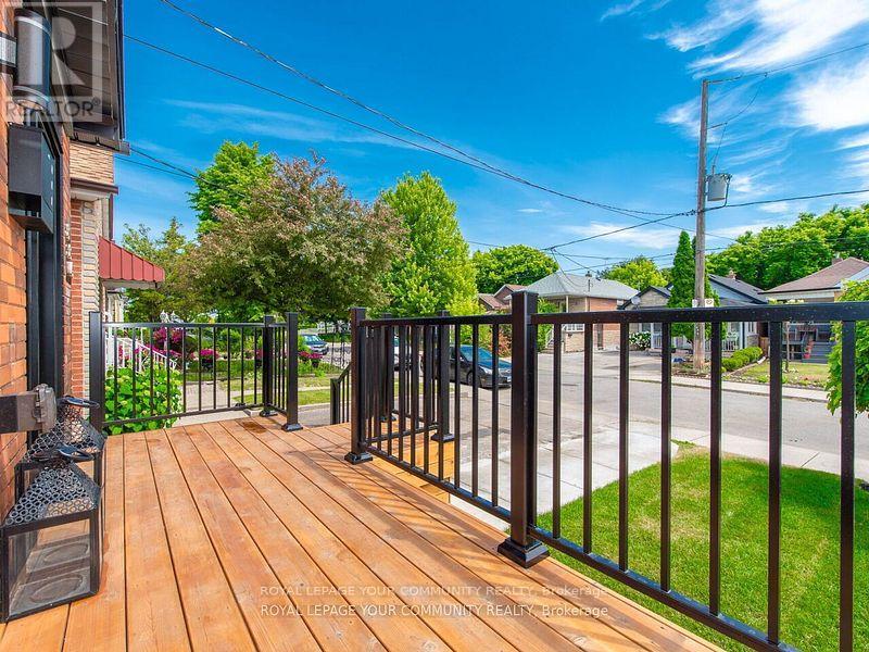 Property at 886 RUNNYMEDE ROAD image 3