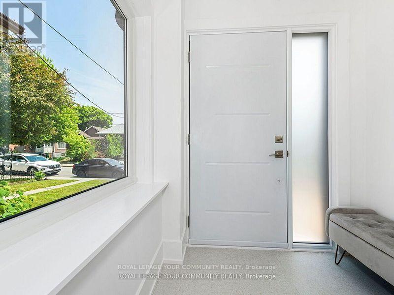Property at 886 RUNNYMEDE ROAD image 5