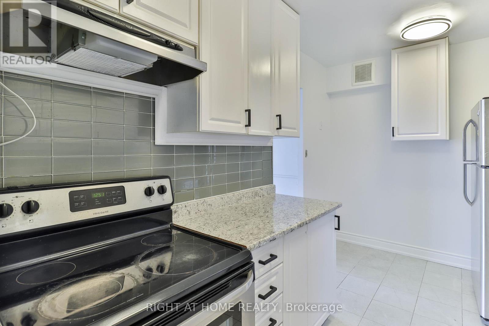 909 - 335 Driftwood Avenue, Toronto (Black Creek), Ontario  M3N 2P3 - Photo 30 - W12264366
