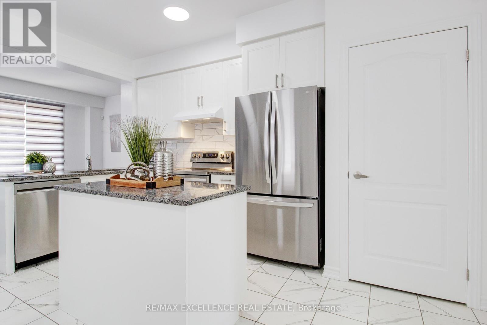 49 Malcolm Crescent, Haldimand, Ontario  N3W 0E9 - Photo 13 - X12264204