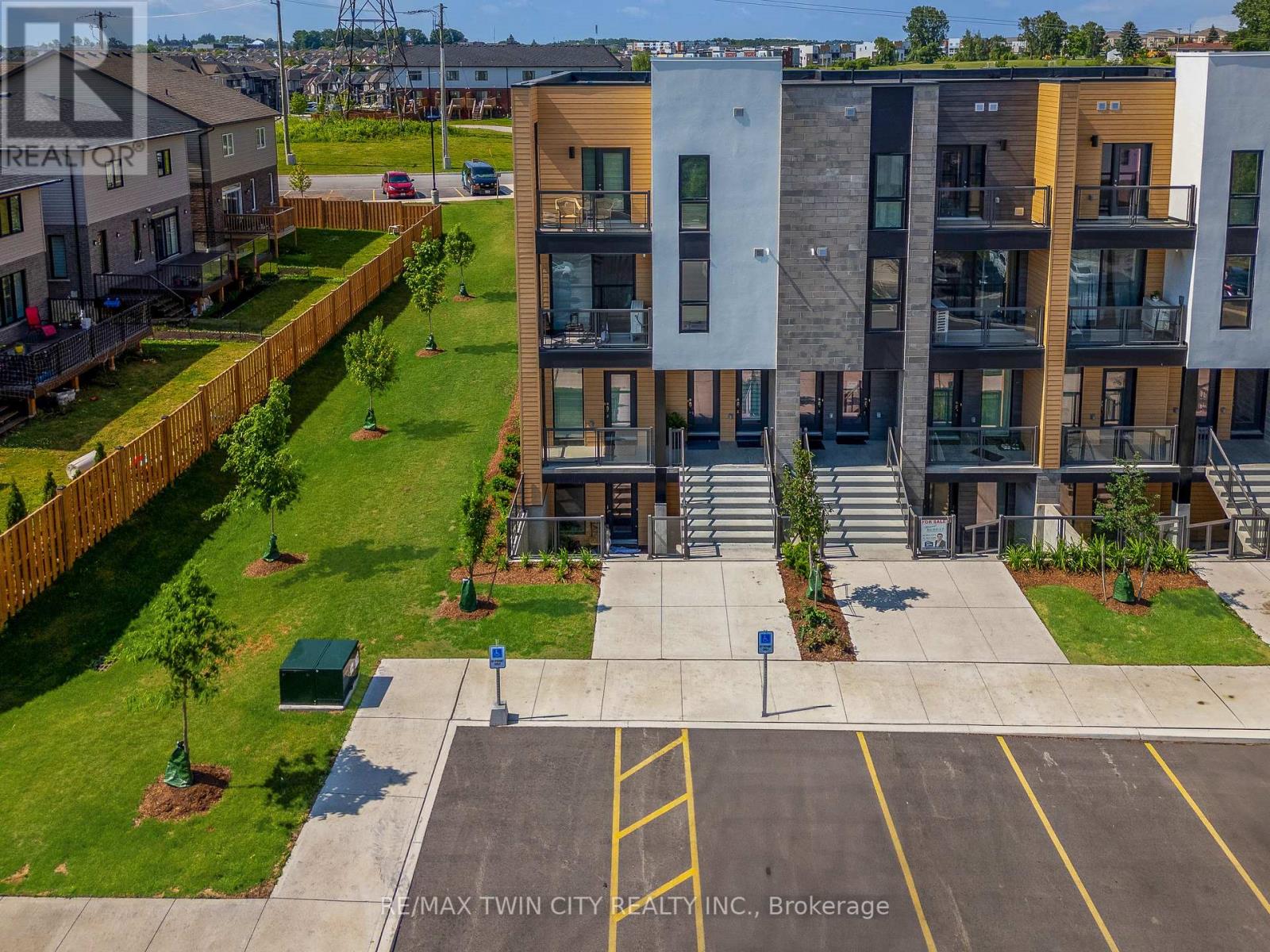 86 - 261 Woodbine Avenue, Kitchener, Ontario  N2R 0S7 - Photo 38 - X12264406