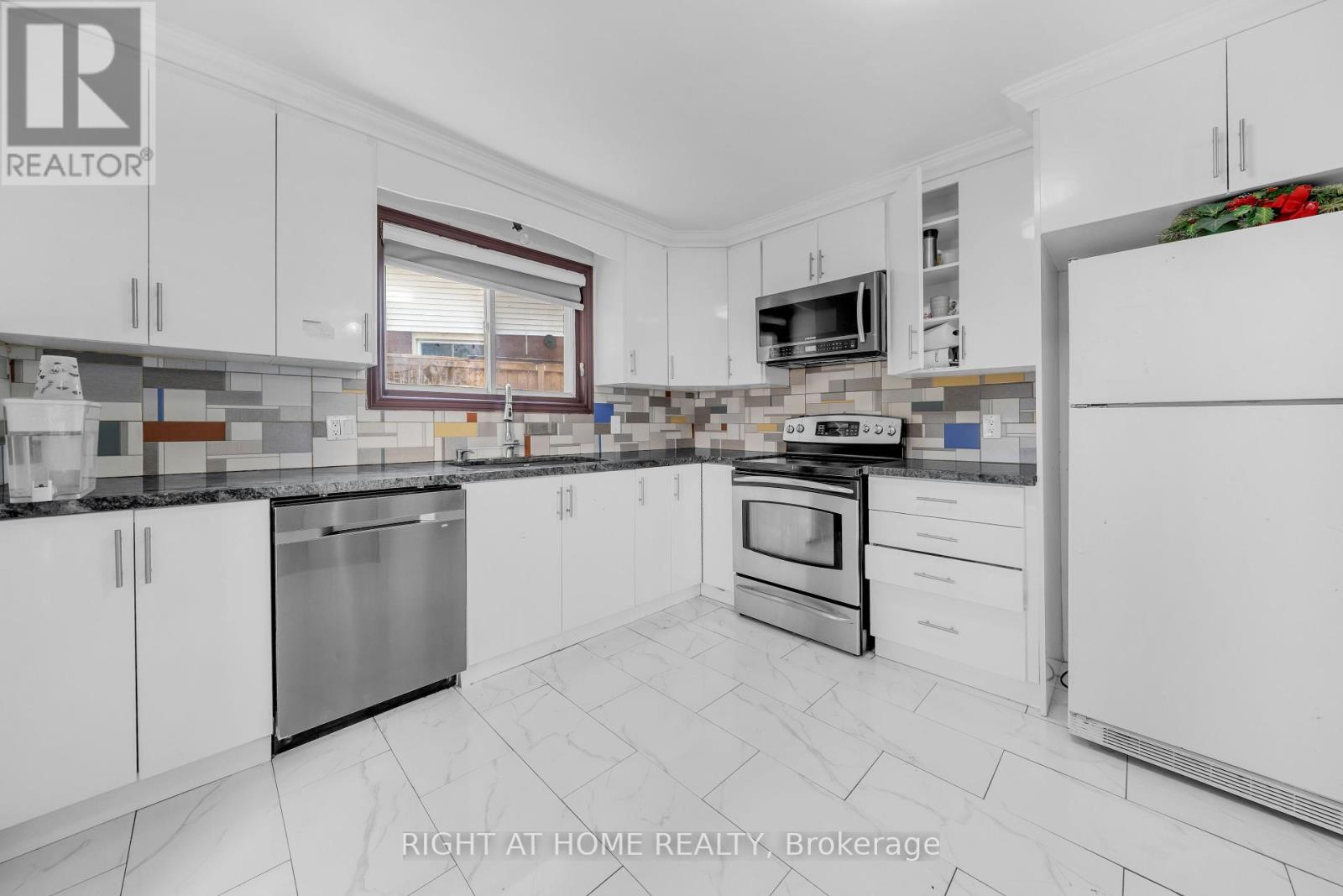 7651 Swan Street, Niagara Falls, Ontario  L2H 2R1 - Photo 8 - X12264417