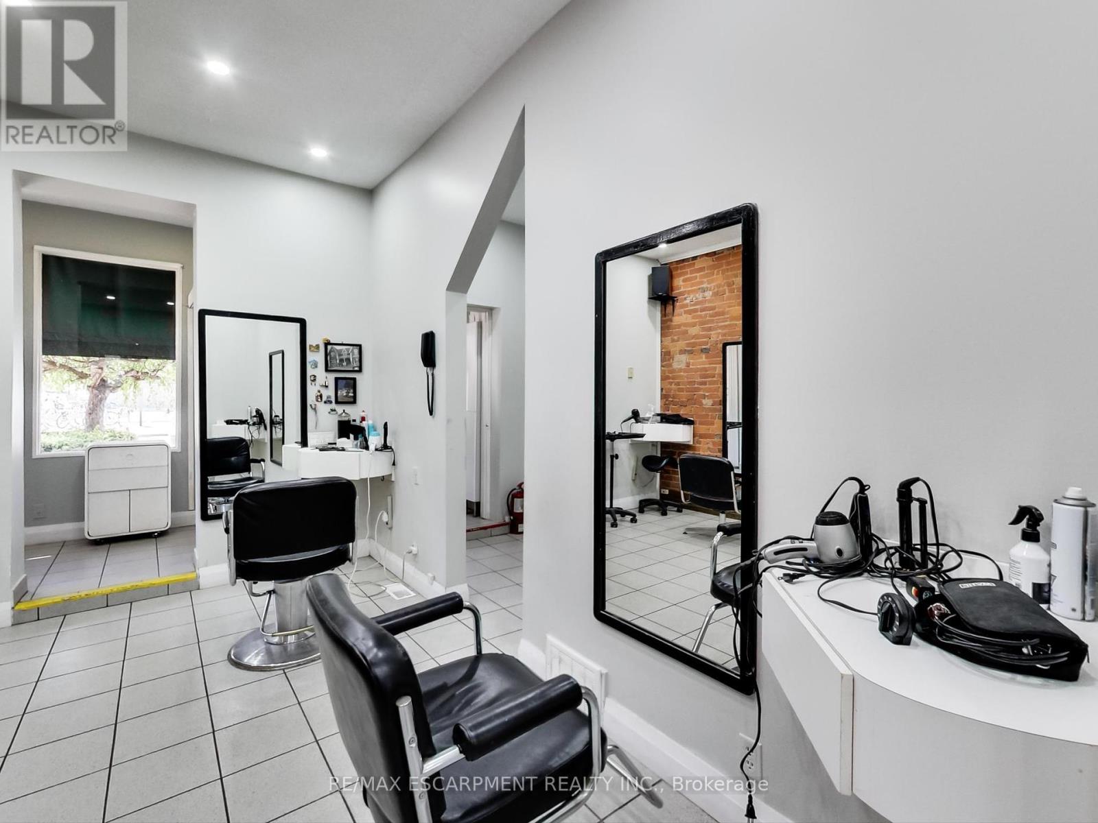 51 Augusta Street, Hamilton (Corktown), Ontario  L8N 1P8 - Photo 12 - X12264451