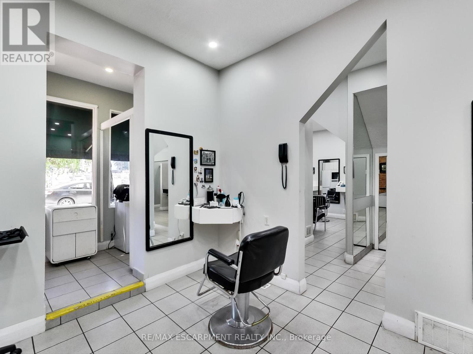 51 Augusta Street, Hamilton (Corktown), Ontario  L8N 1P8 - Photo 13 - X12264451