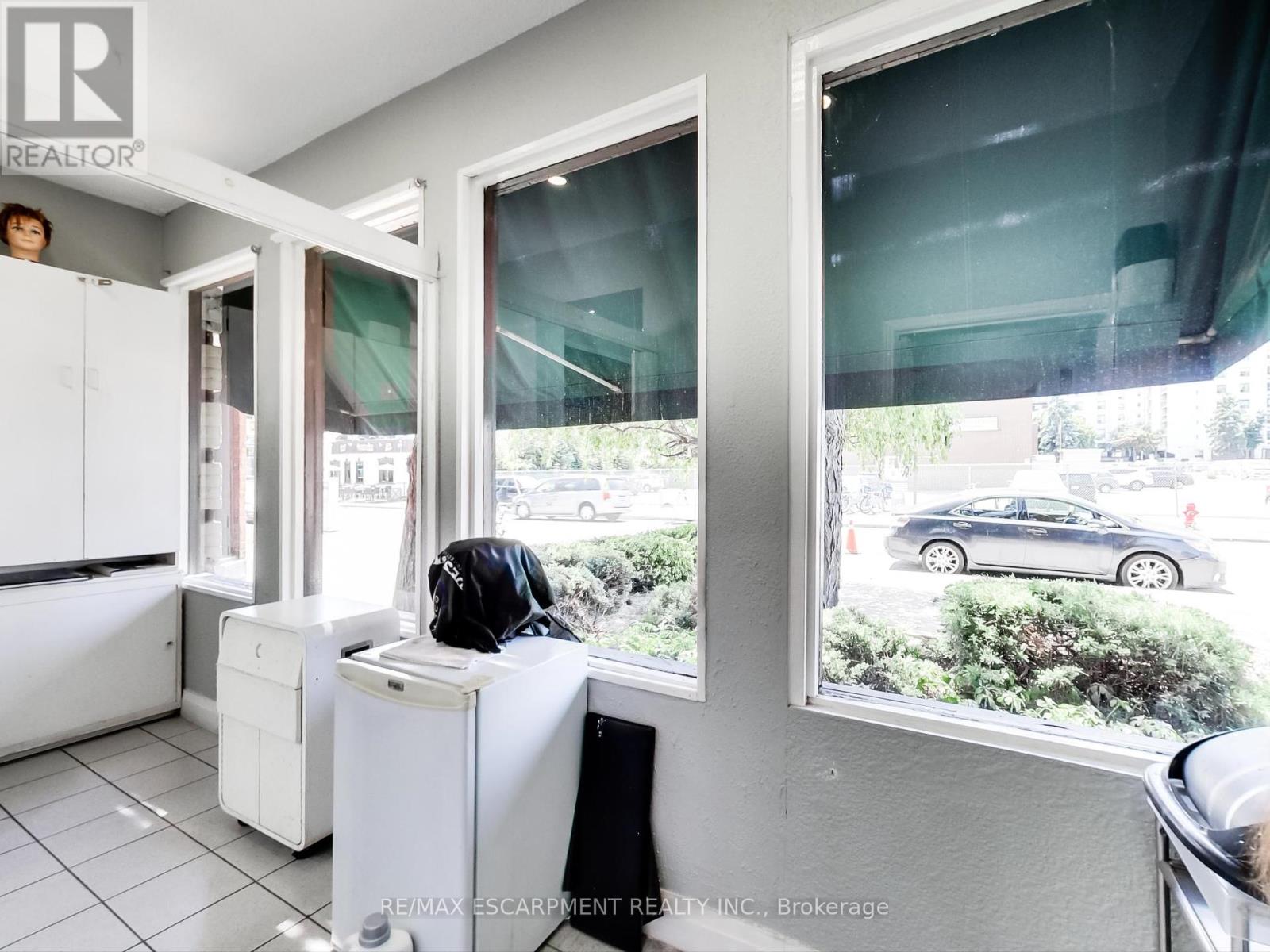 51 Augusta Street, Hamilton (Corktown), Ontario  L8N 1P8 - Photo 14 - X12264451