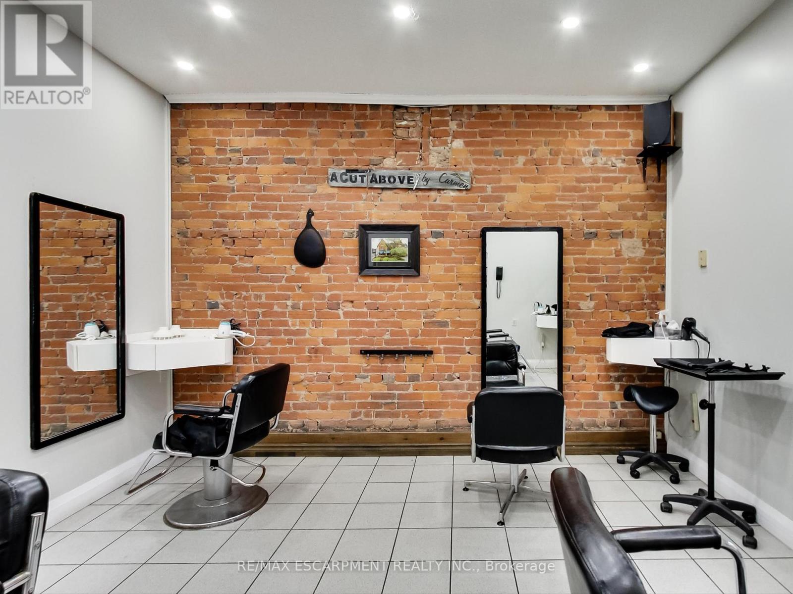 51 Augusta Street, Hamilton (Corktown), Ontario  L8N 1P8 - Photo 18 - X12264451
