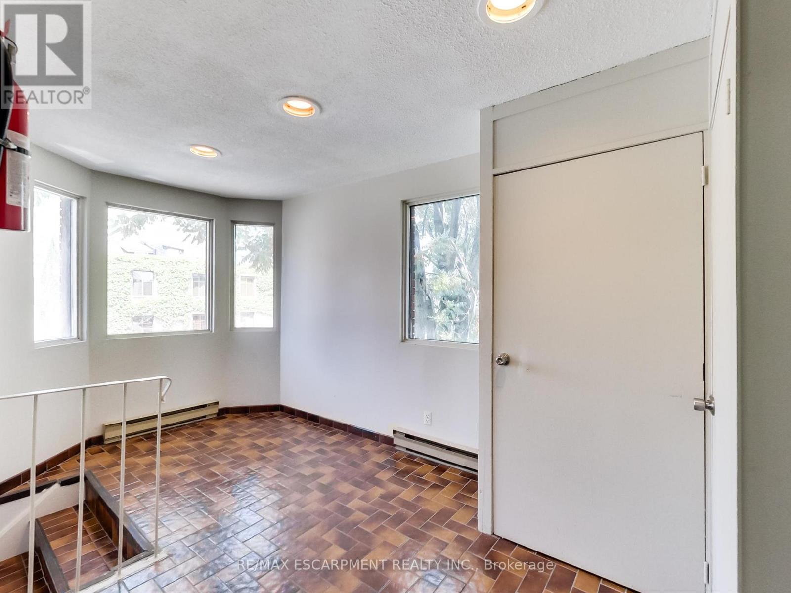 51 Augusta Street, Hamilton (Corktown), Ontario  L8N 1P8 - Photo 23 - X12264451