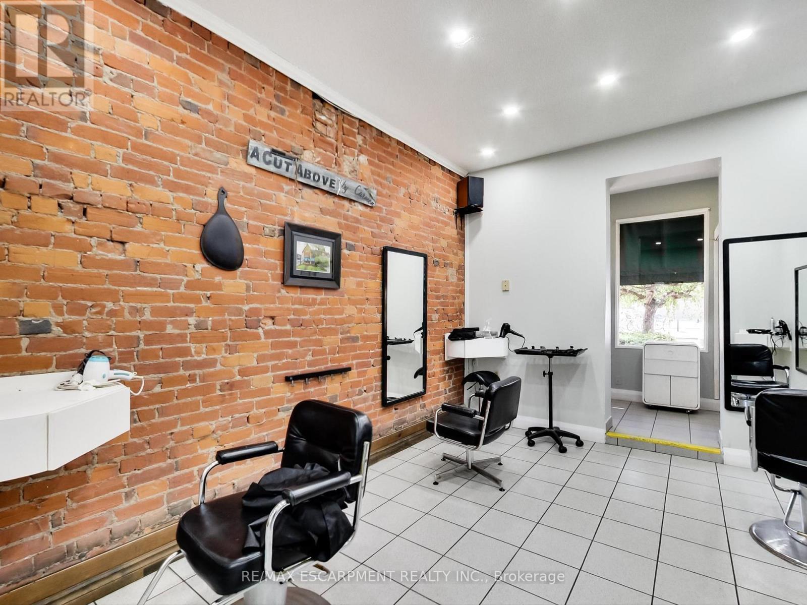 51 Augusta Street, Hamilton, Ontario  L8N 1P8 - Photo 10 - X12264457