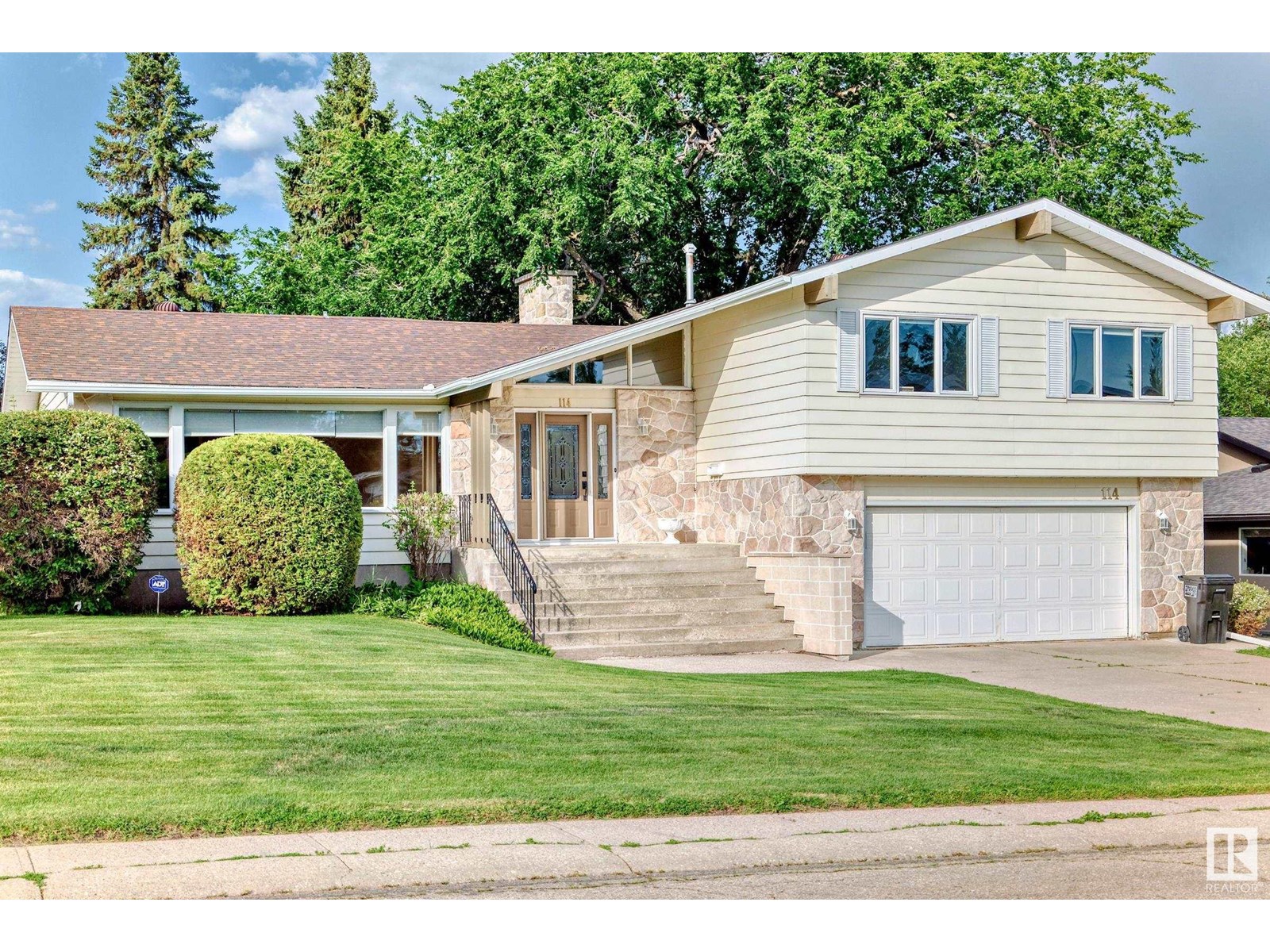 114 Fairway Dr Nw, Edmonton, Alberta  T6J 2C5 - Photo 1 - E4446029