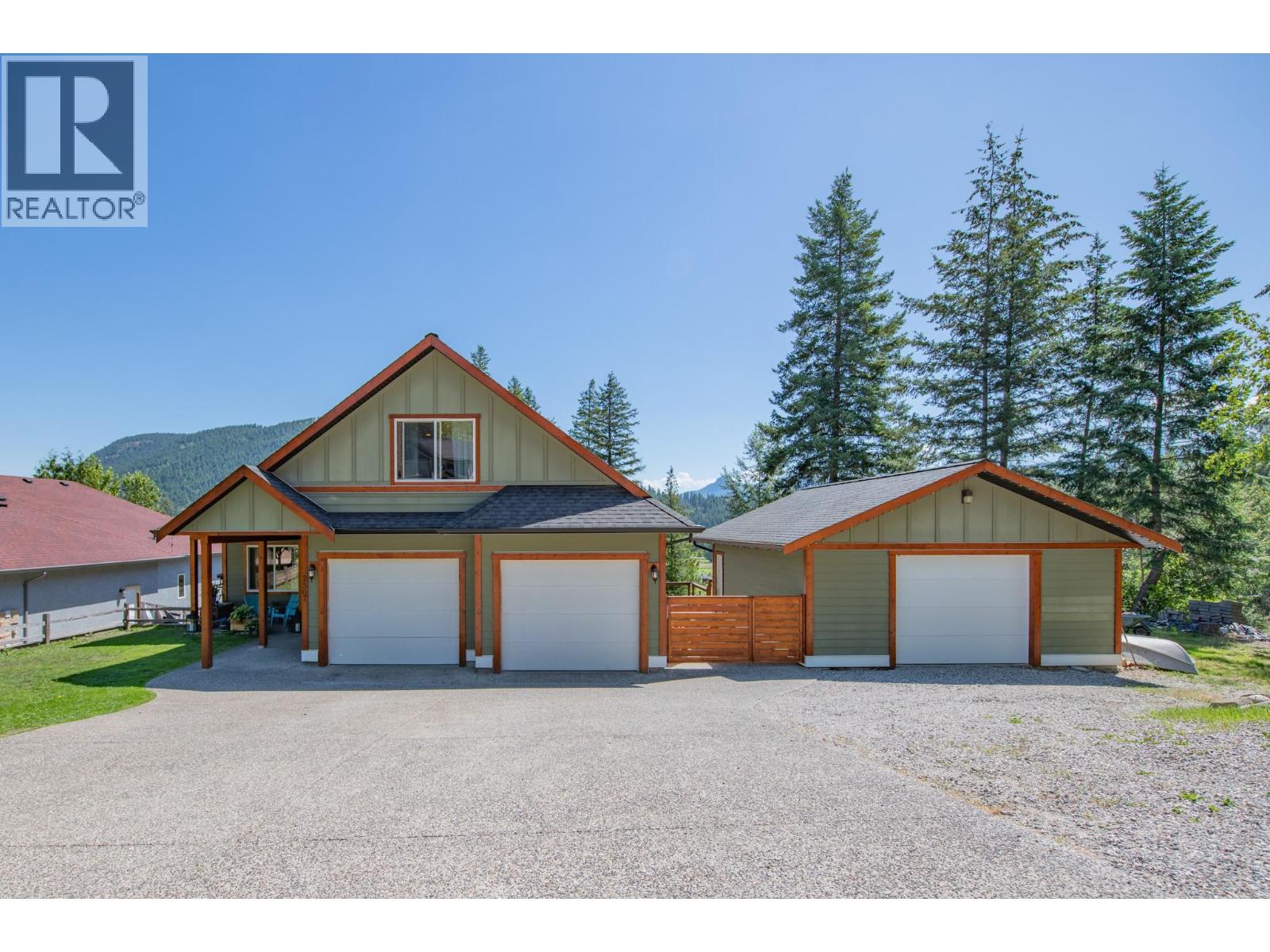 2567 Cedar Ridge Court, lumby, British Columbia V0E2G5