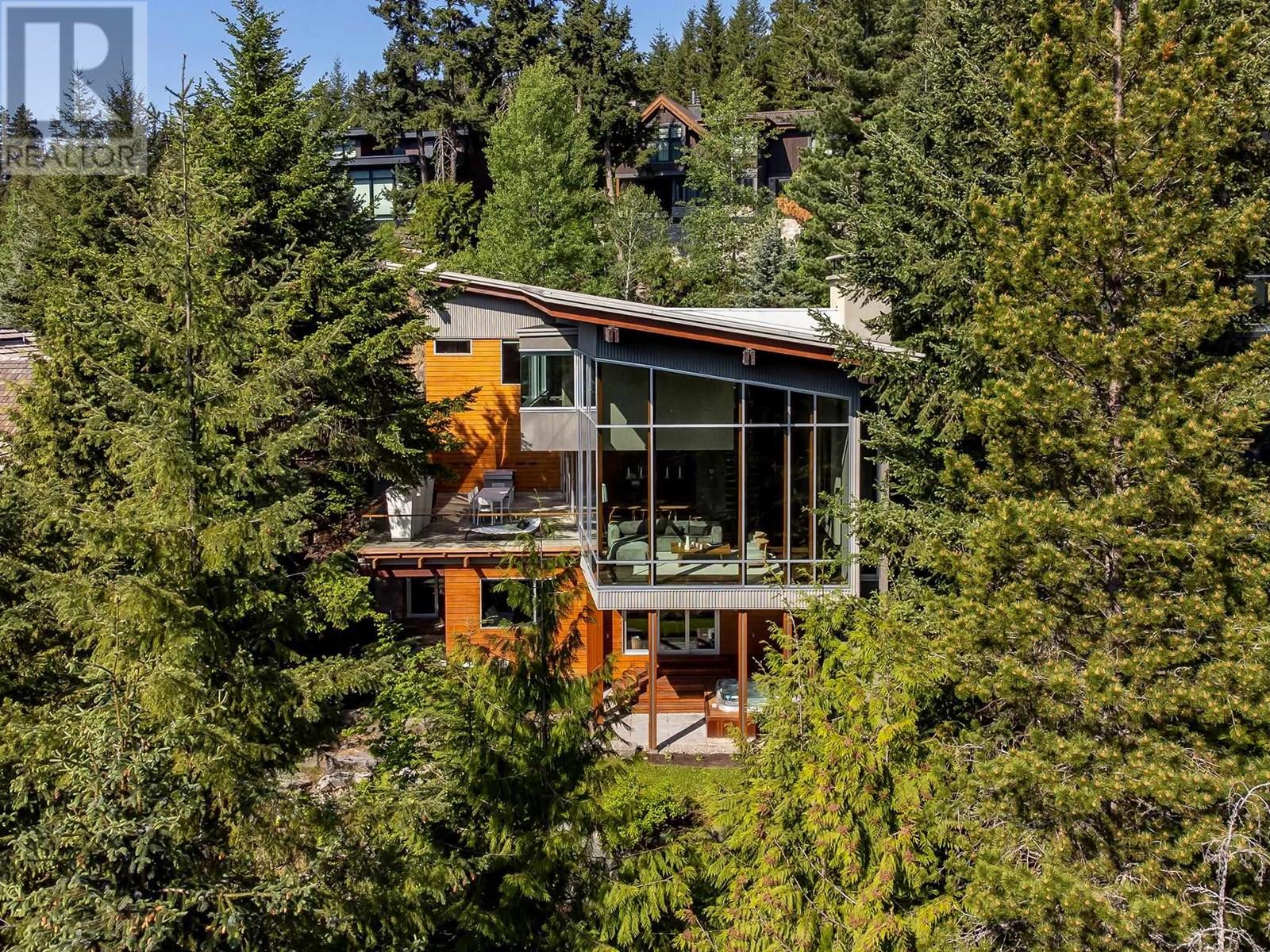 7452 TREETOP LANE, whistler, British Columbia V8E0E9