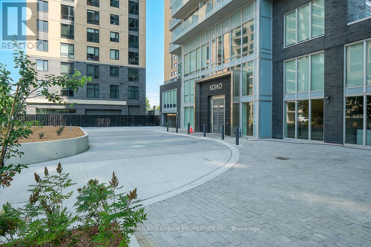 Property at 1101 - 111 CHAMPAGNE AVENUE S image 3