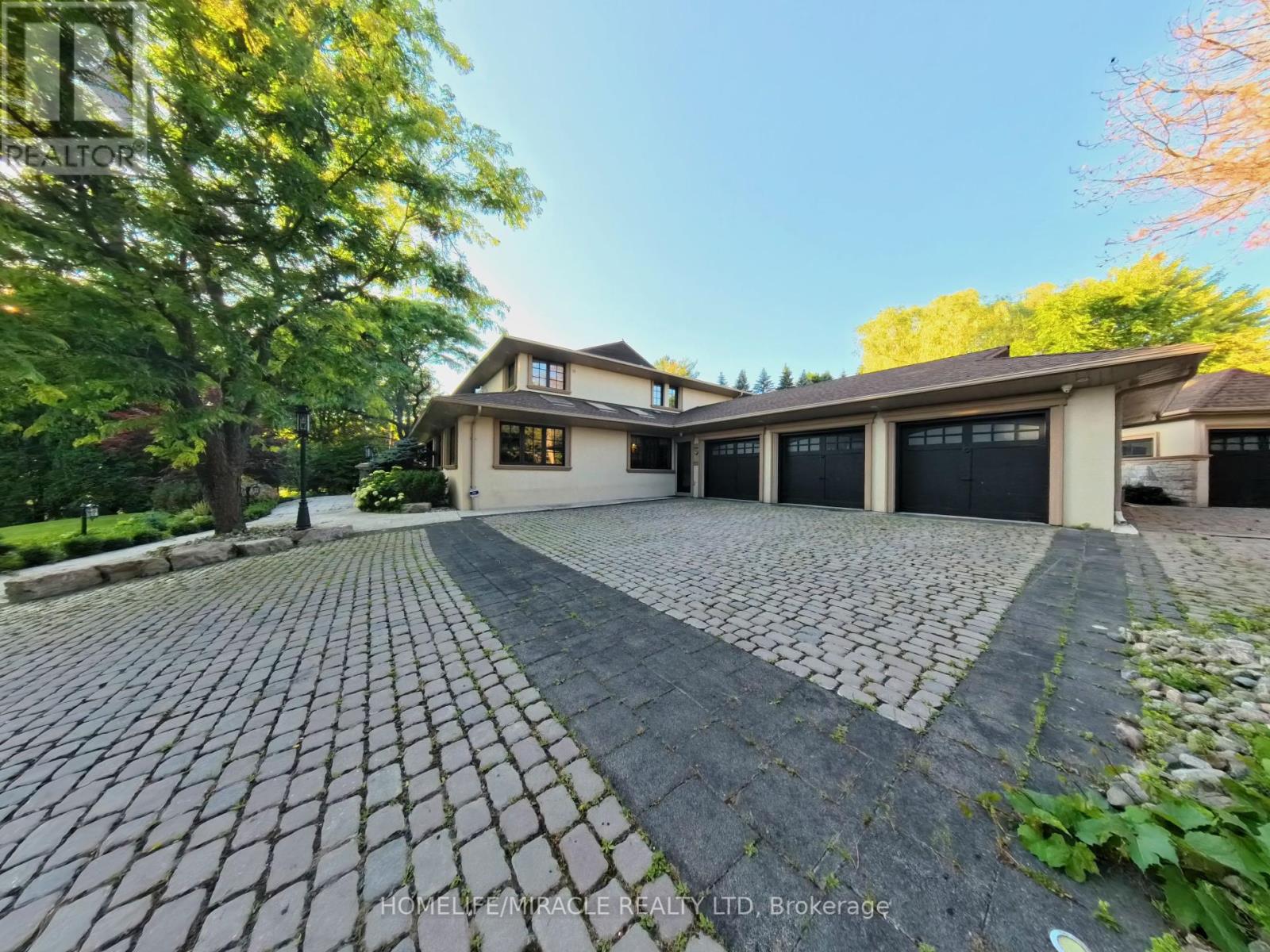 Property at 211 WOODLAND ACRES CRESCENT image 1