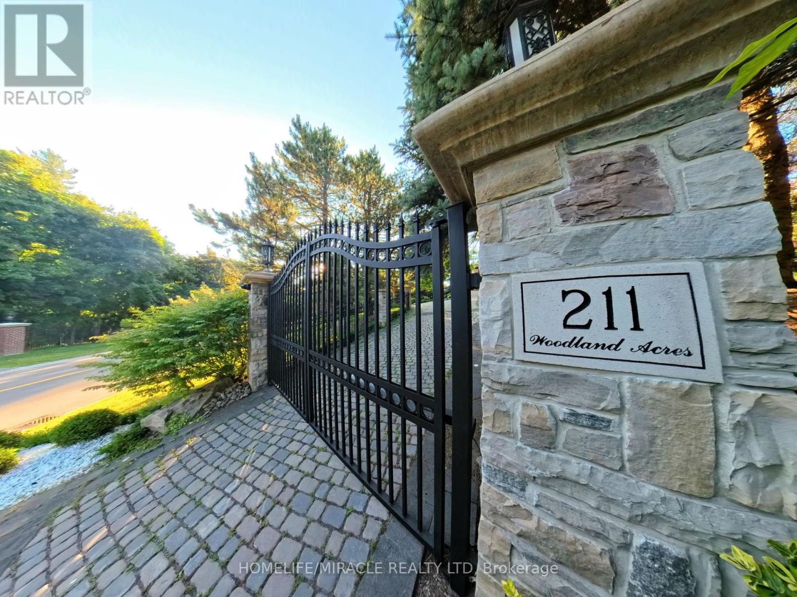 Property at 211 WOODLAND ACRES CRESCENT image 5