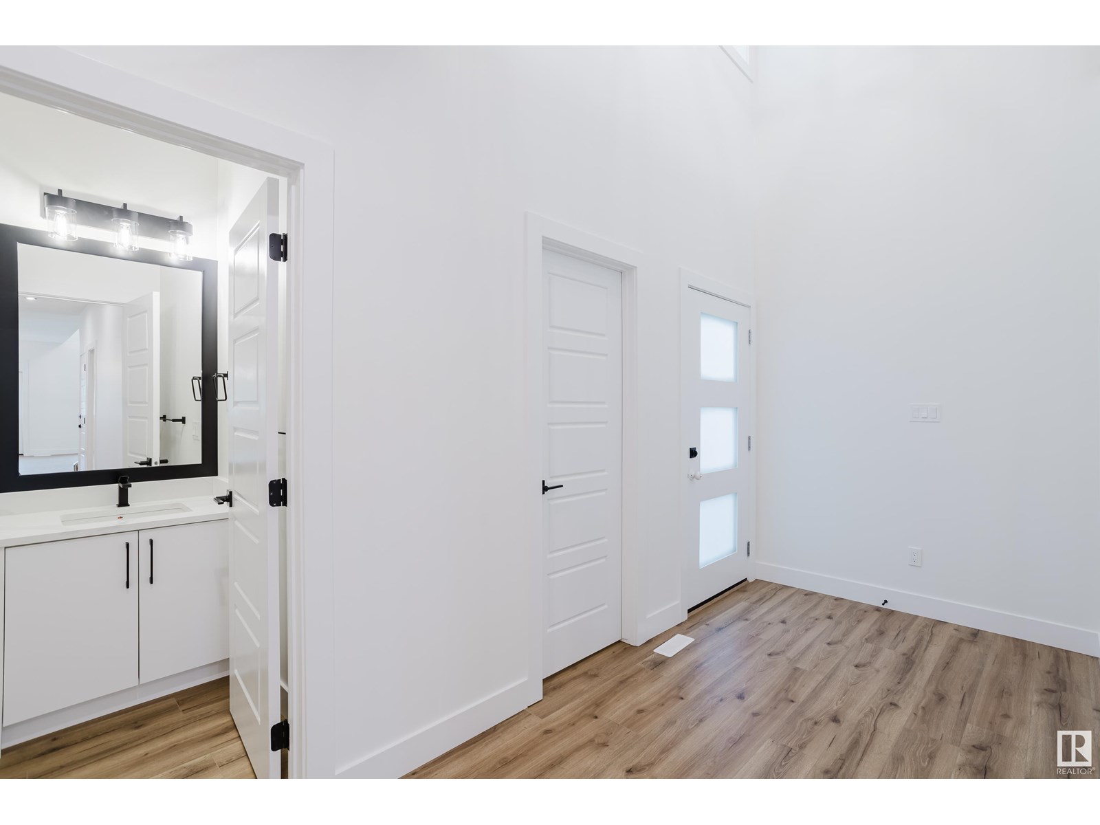 Property at 41 Meadowgrove LN image 1
