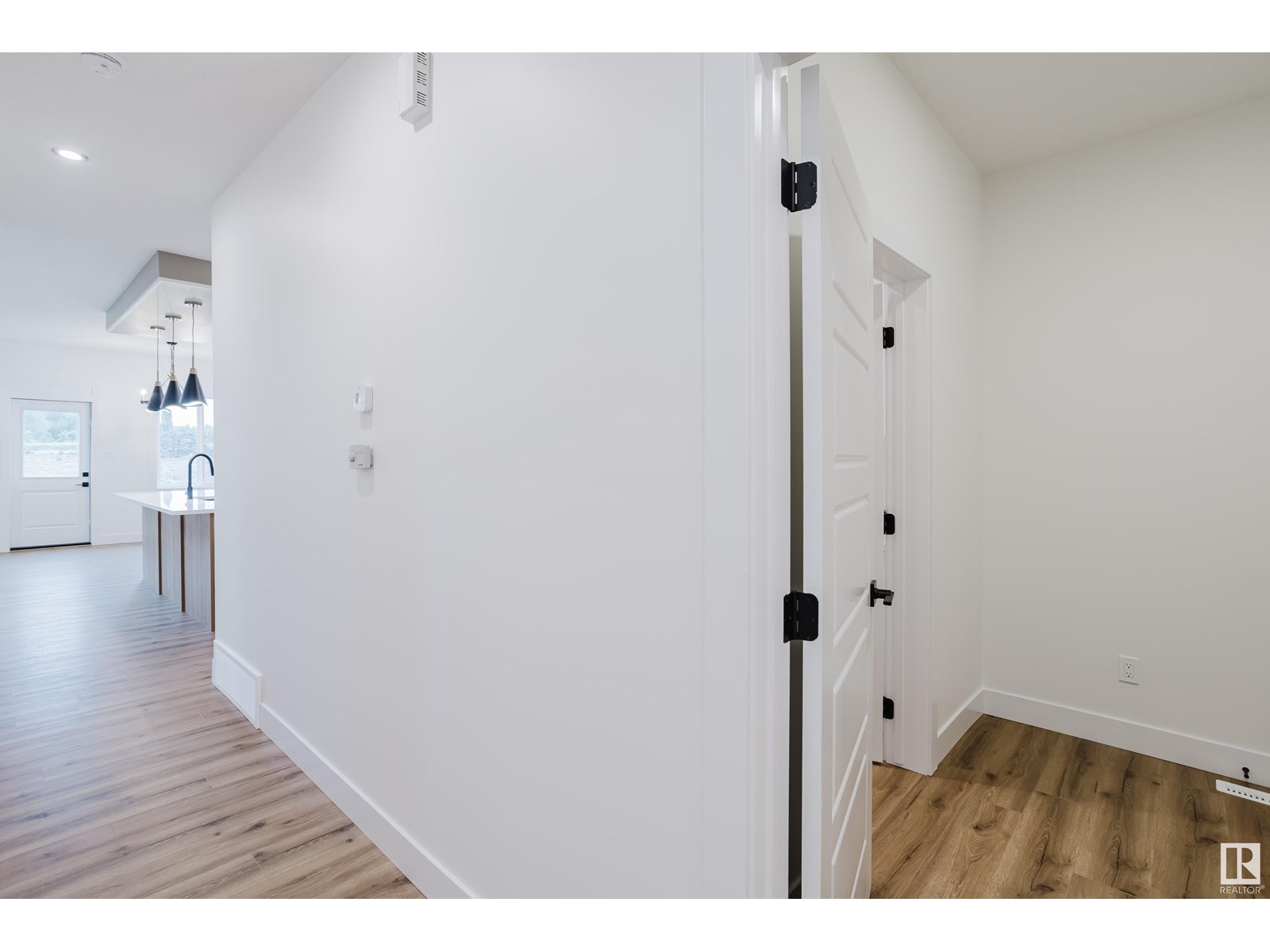 Property at 41 Meadowgrove LN image 3