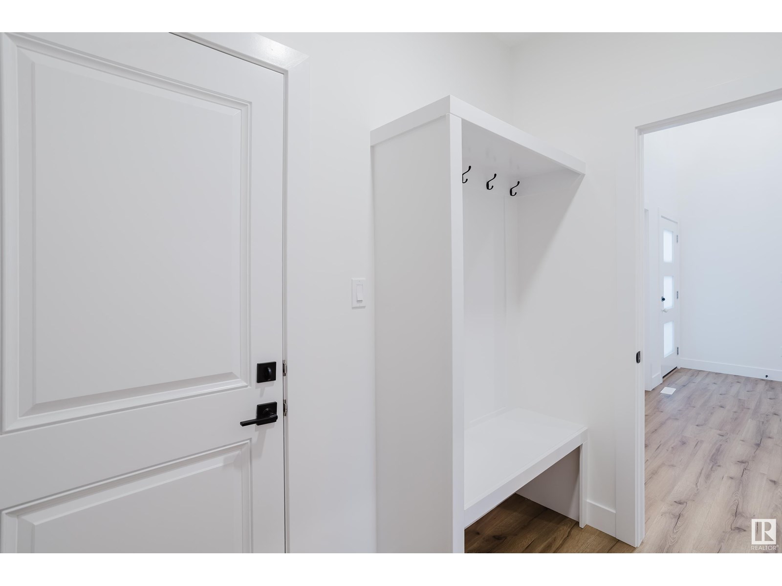 Property at 41 Meadowgrove LN image 4