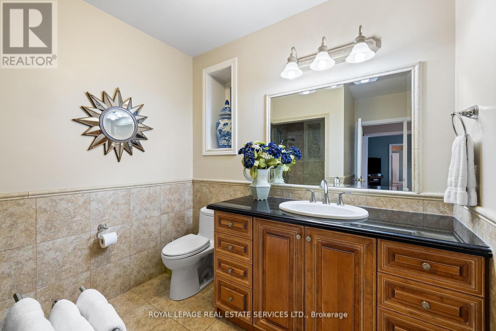 70 Leggett Avenue, Toronto, Ontario  M9P 1X4 - Photo 18 - W12264565