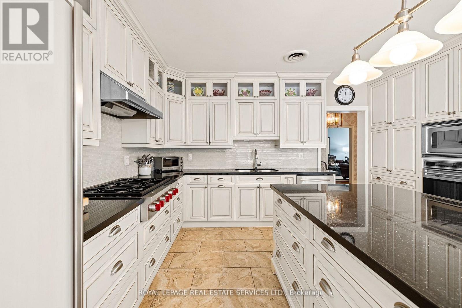 Property at 70 LEGGETT AVENUE image 5