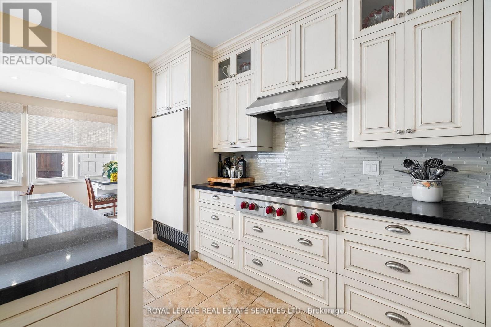 70 Leggett Avenue, Toronto, Ontario  M9P 1X4 - Photo 8 - W12264565