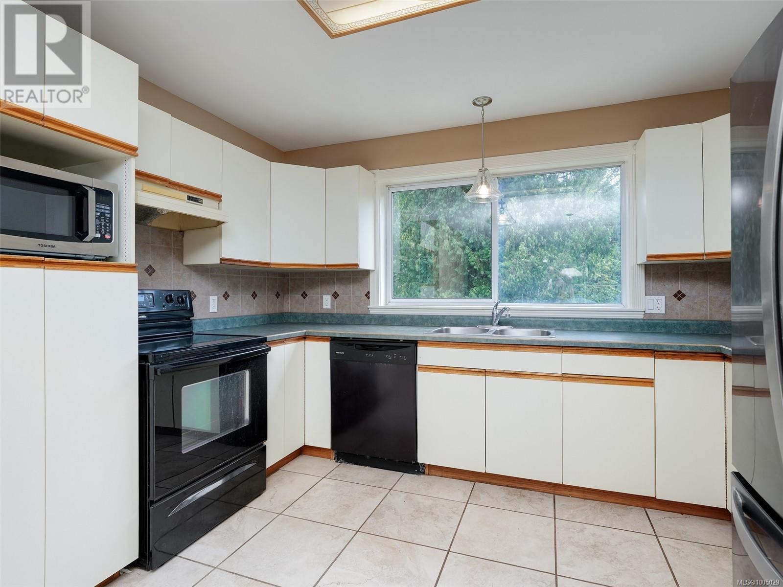 Property at 996 Kangaroo Rd image 2