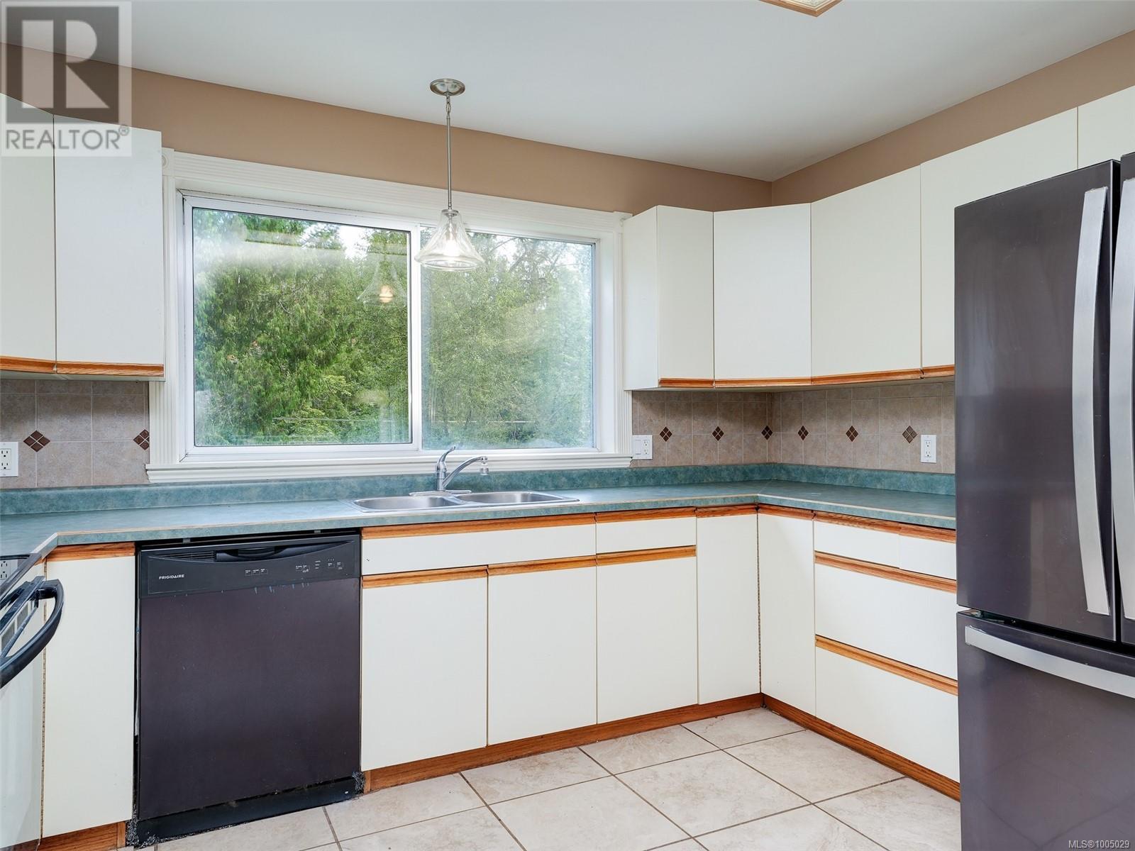 Property at 996 Kangaroo Rd image 3