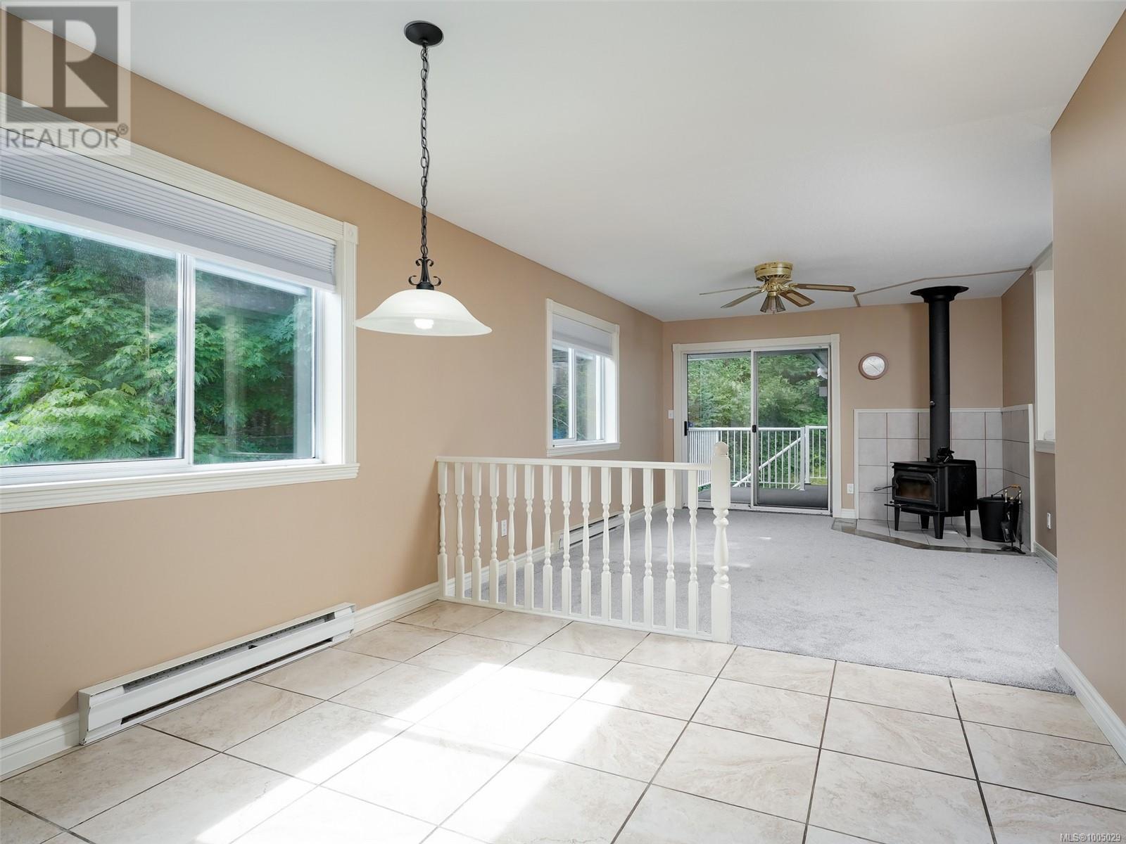 Property at 996 Kangaroo Rd image 4