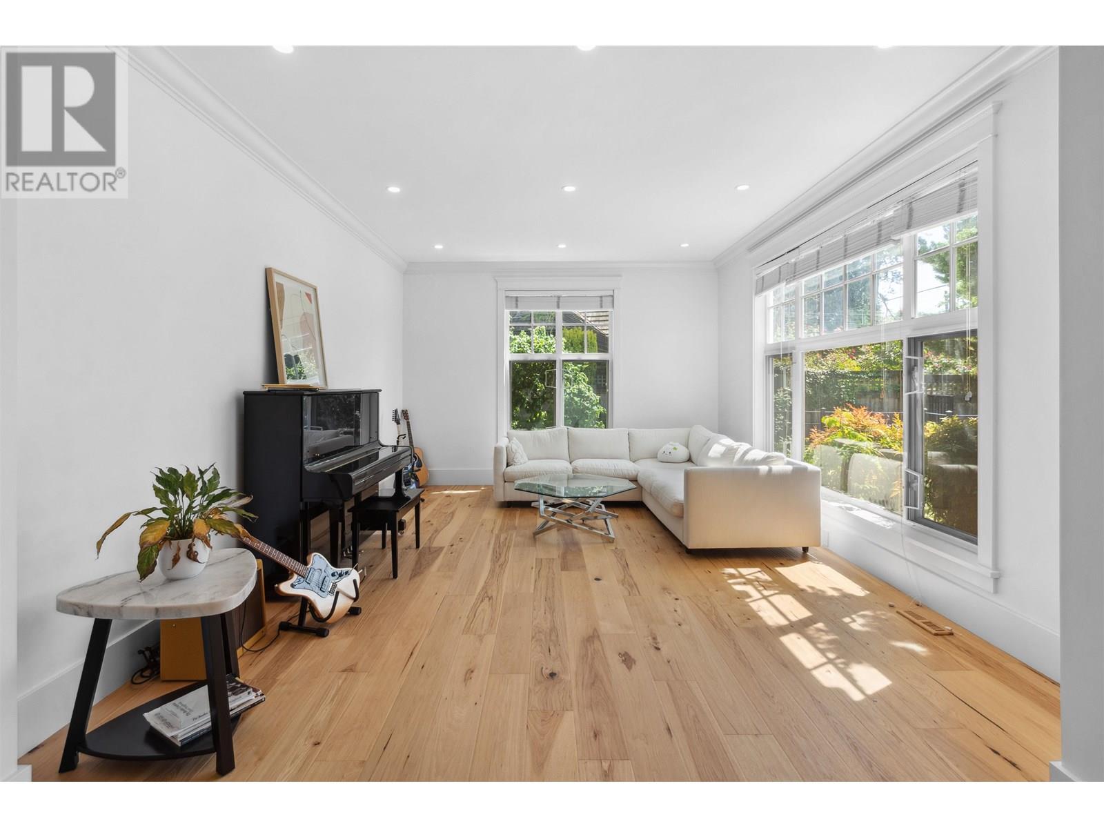 Property at 4379 ROSS CRESCENT image 3