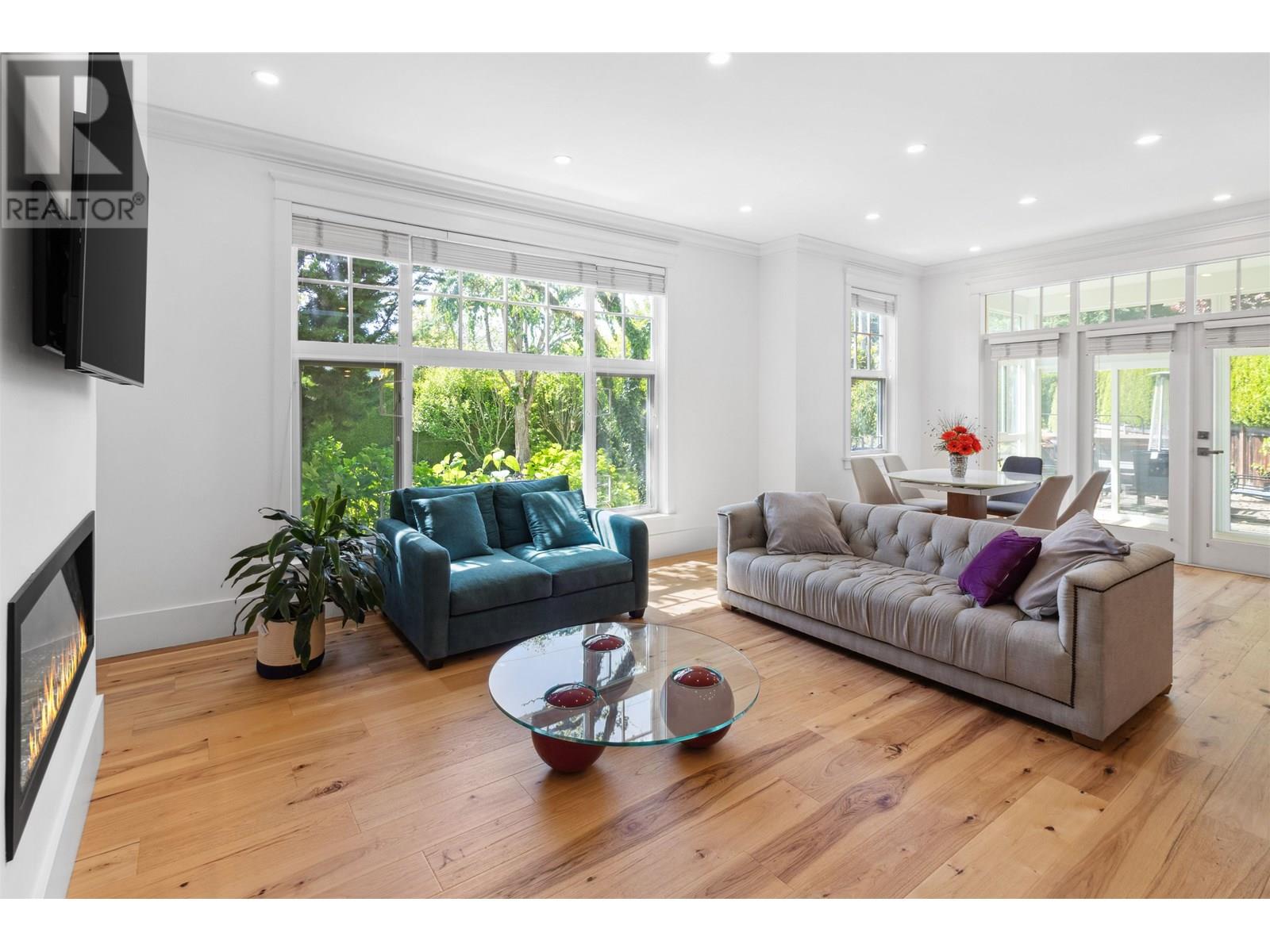Property at 4379 ROSS CRESCENT image 4