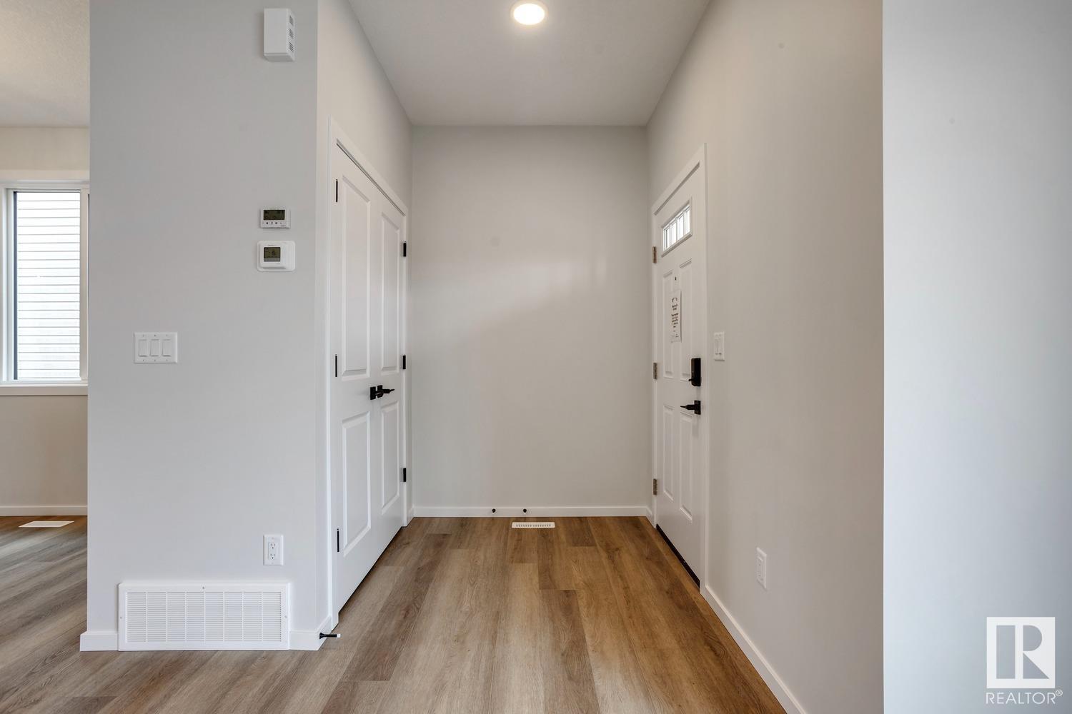 Property at 10 HUNTER PL image 2