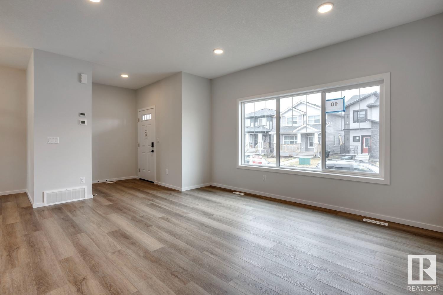 Property at 10 HUNTER PL image 3