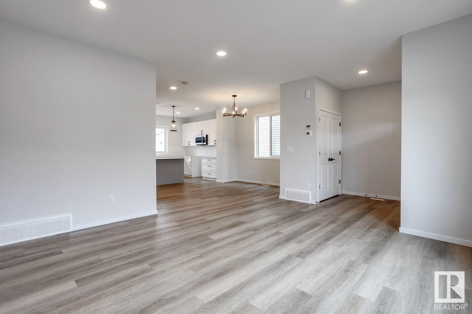 Property at 10 HUNTER PL image 4