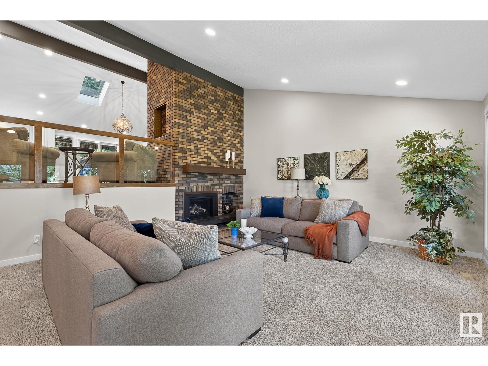 Property at 43 MANCHESTER DR image 3
