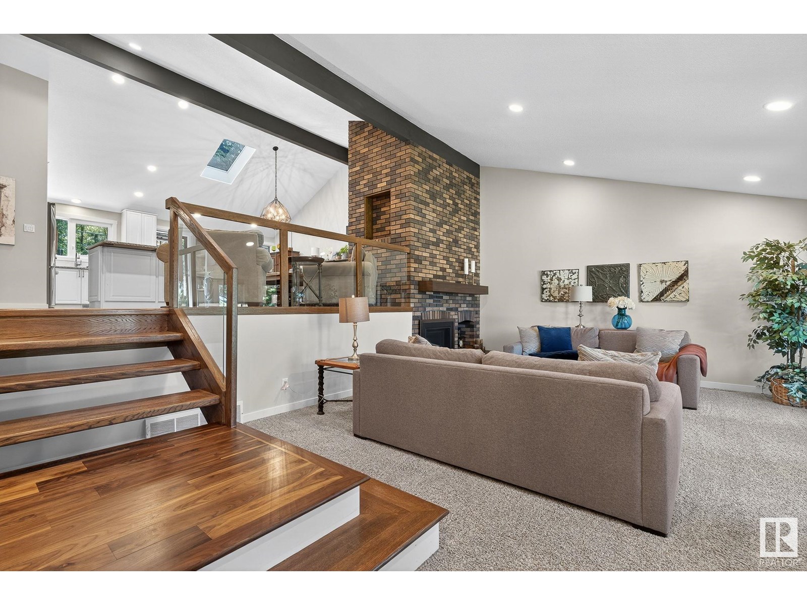 Property at 43 MANCHESTER DR image 5