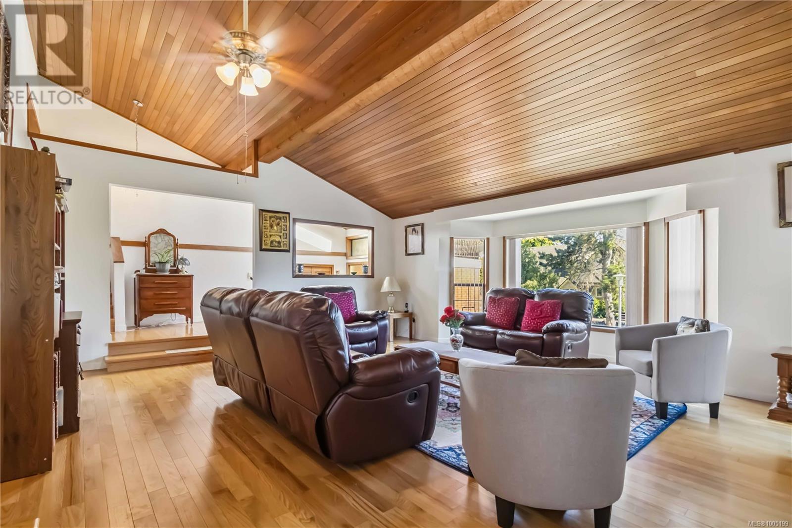 Property at 550 Fermoy Pl image 4