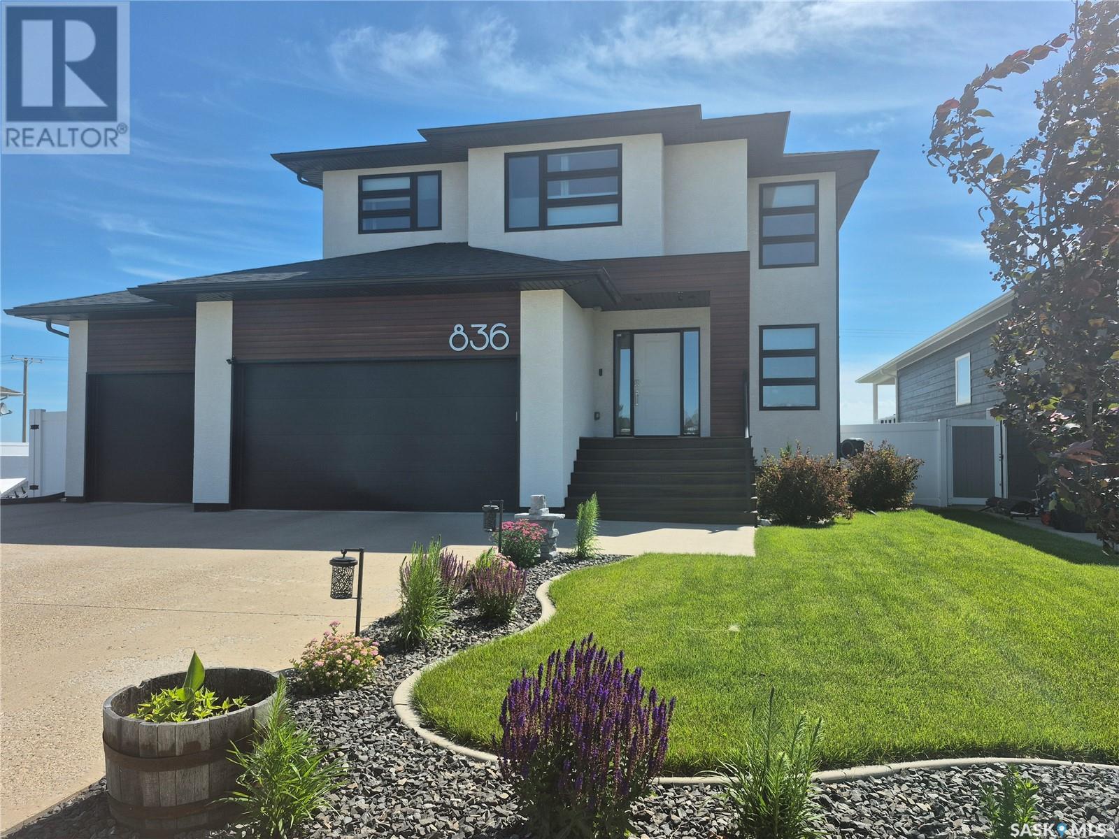 836 McTaggart DRIVE, Weyburn, Saskatchewan