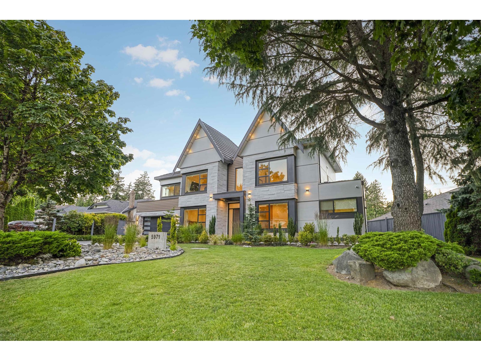 Property at 5971 133 STREET image 3