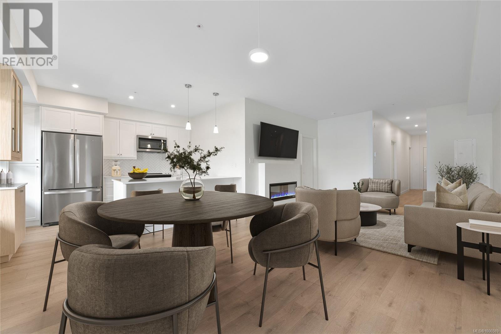 203 9716 Third St, Sidney, British Columbia