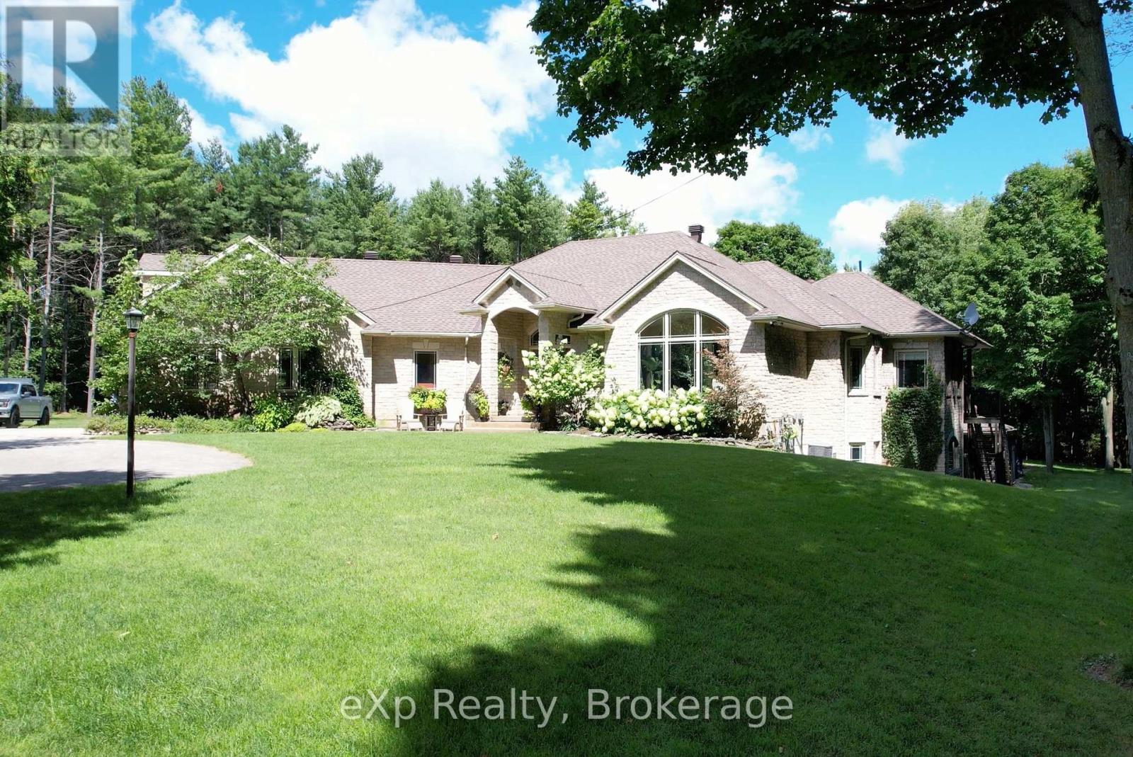 59 Maple Creek Drive, Brockton, Ontario  N0G 2V0 - Photo 2 - X12264676