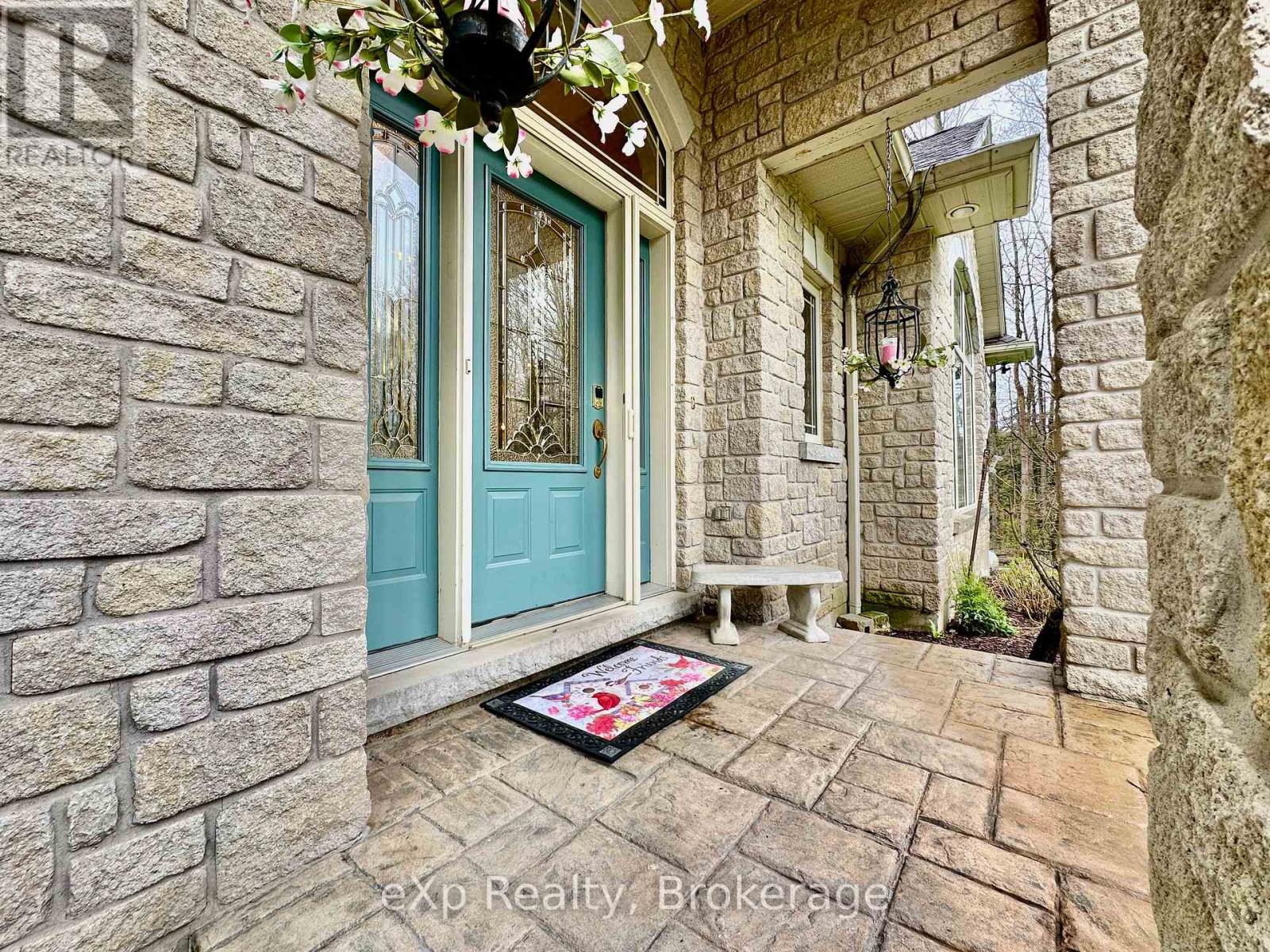 59 Maple Creek Drive, Brockton, Ontario  N0G 2V0 - Photo 4 - X12264676