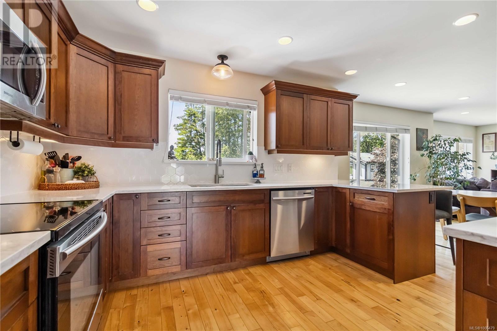Property at 971 Rattanwood Pl image 4