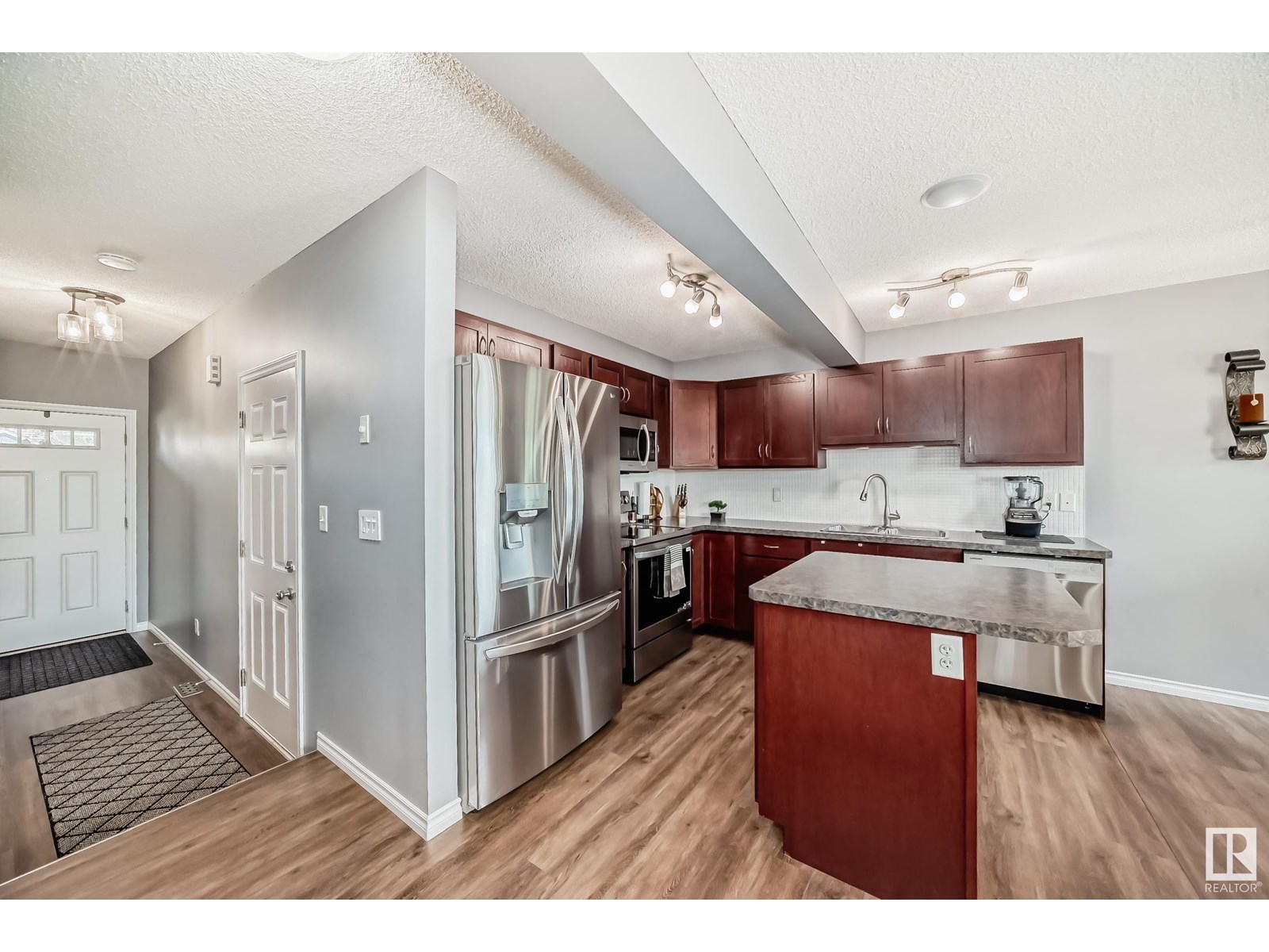 Property at 1636 65 St SW image 4