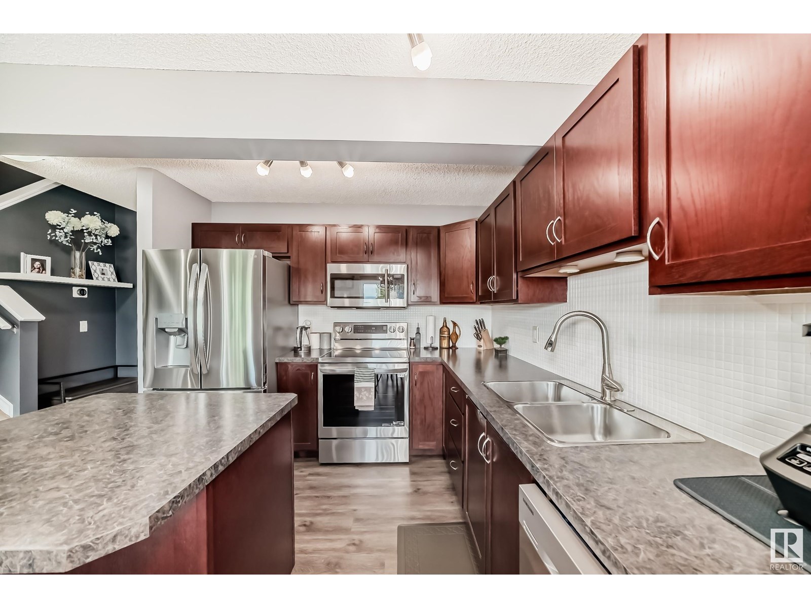 Property at 1636 65 St SW image 5