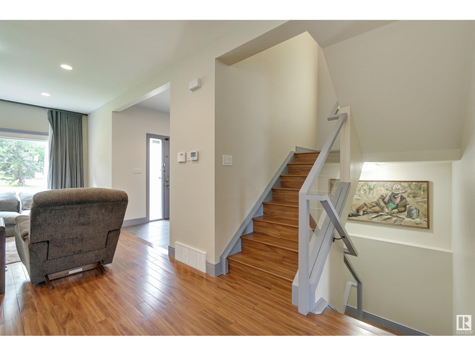 Property at 9533 101 ST NW image 3
