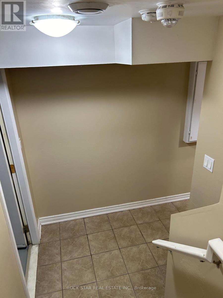7 Chestnut Street E, St. Catharines (Oakdale), Ontario  L2T 1G6 - Photo 16 - X12264777