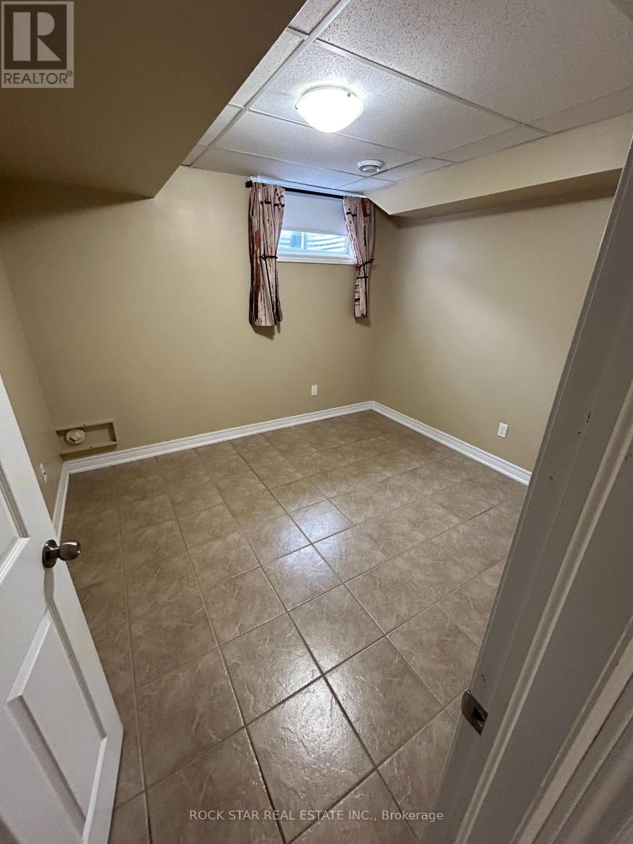 7 Chestnut Street E, St. Catharines (Oakdale), Ontario  L2T 1G6 - Photo 17 - X12264777