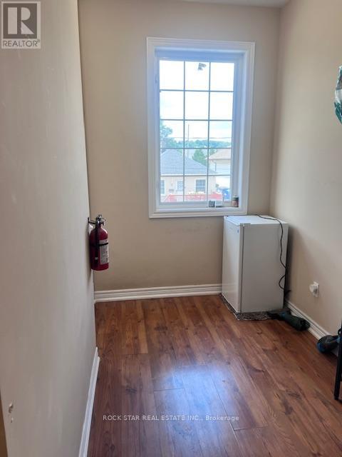 7 Chestnut Street E, St. Catharines (Oakdale), Ontario  L2T 1G6 - Photo 13 - X12264777