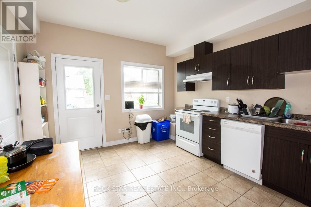 7 Chestnut Street E, St. Catharines (Oakdale), Ontario  L2T 1G6 - Photo 7 - X12264777